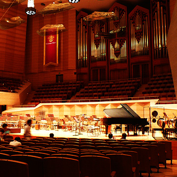 Suntory Hall
Be ci
